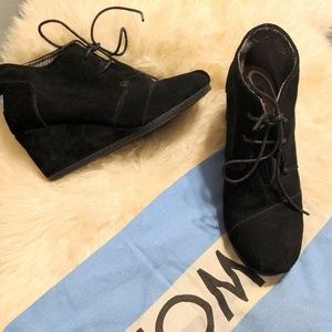 EUC Tom's Black Suede Desert Wedge Booties